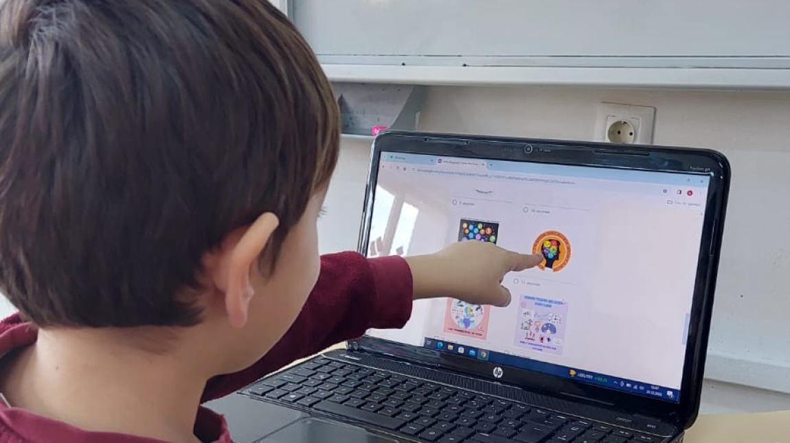 eTwinning Logomuzu seçiyoruz